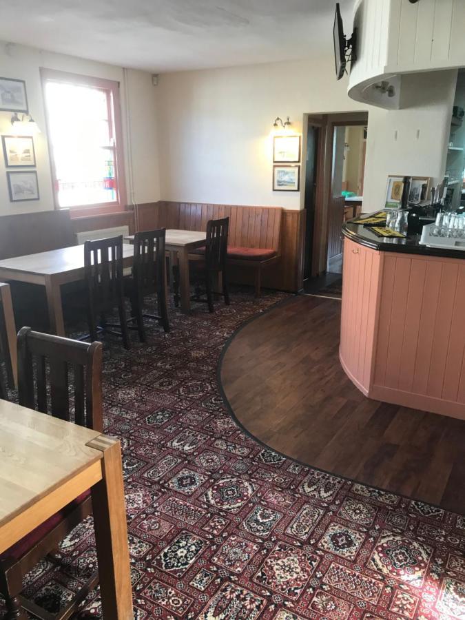 Dolphin Hotel Public House Уеймут Екстериор снимка