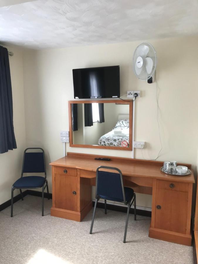 Dolphin Hotel Public House Уеймут Екстериор снимка