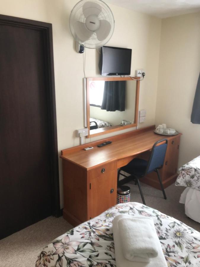 Dolphin Hotel Public House Уеймут Екстериор снимка