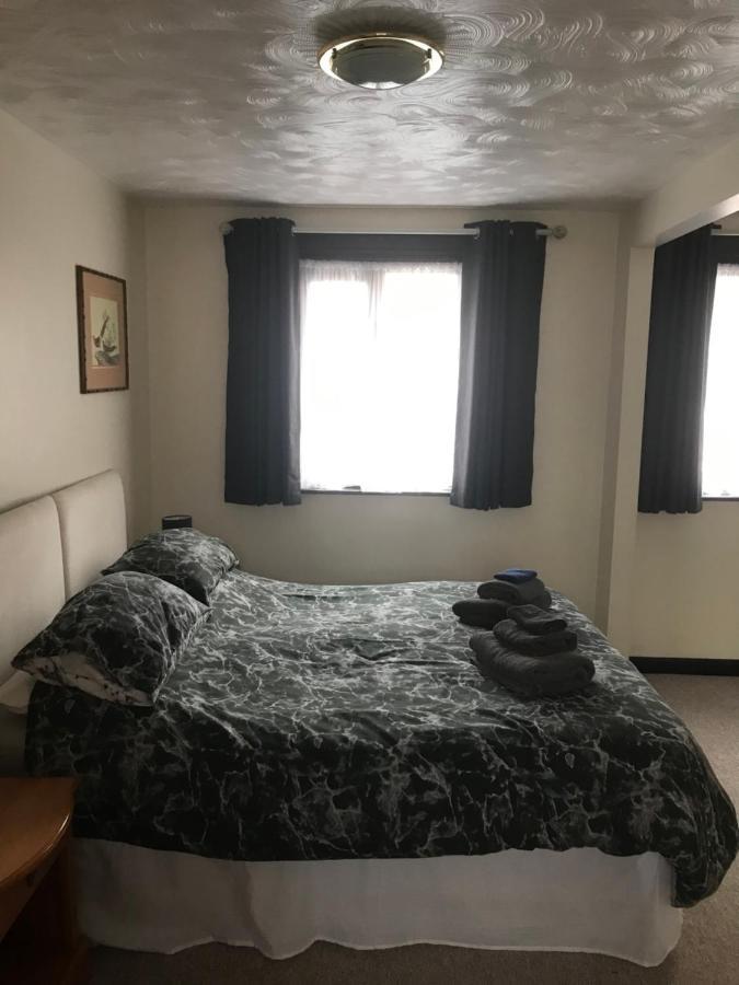 Dolphin Hotel Public House Уеймут Екстериор снимка