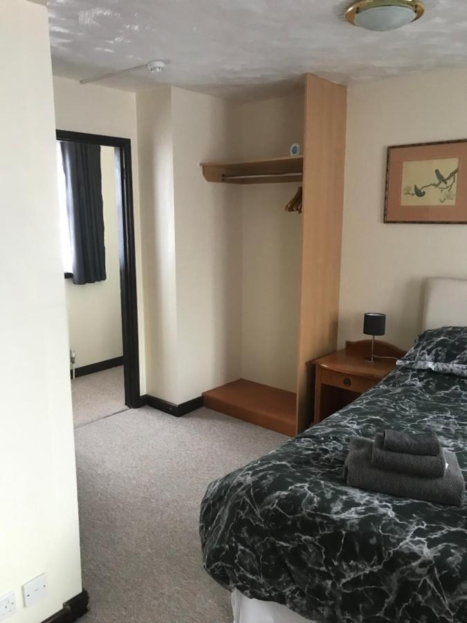 Dolphin Hotel Public House Уеймут Екстериор снимка