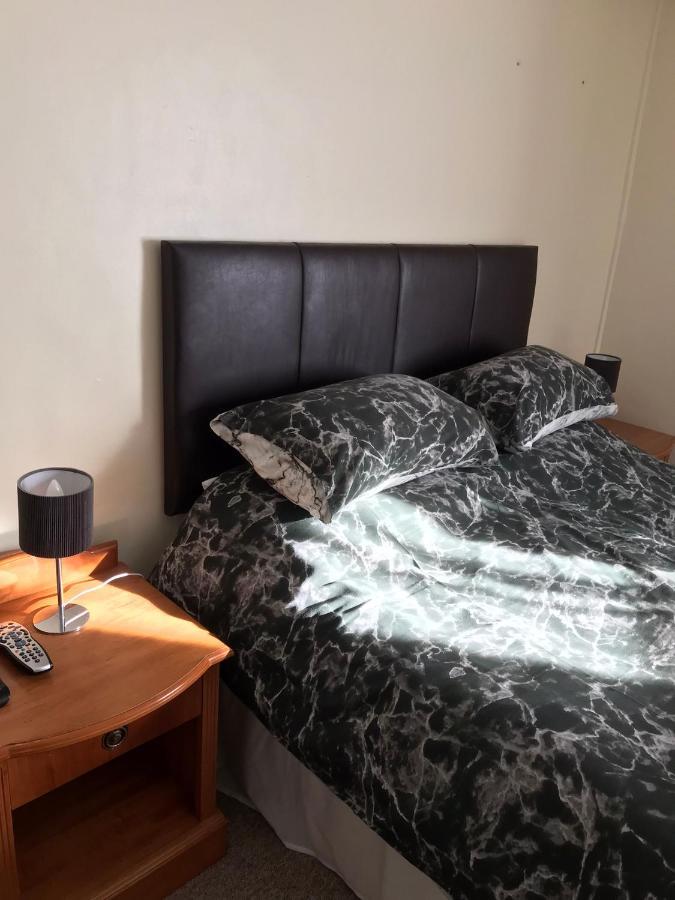 Dolphin Hotel Public House Уеймут Екстериор снимка