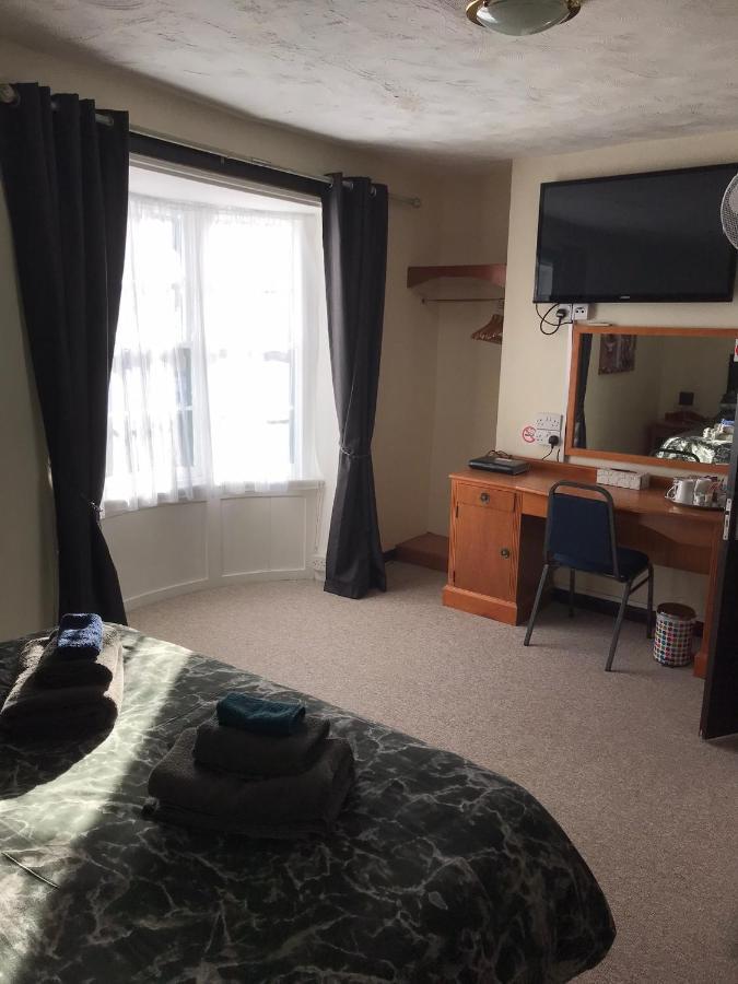 Dolphin Hotel Public House Уеймут Екстериор снимка